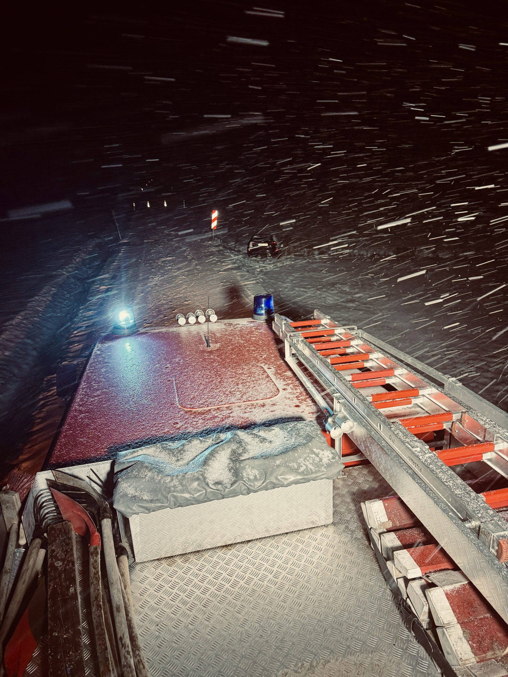 H1 - PKW von Straße abgekommen